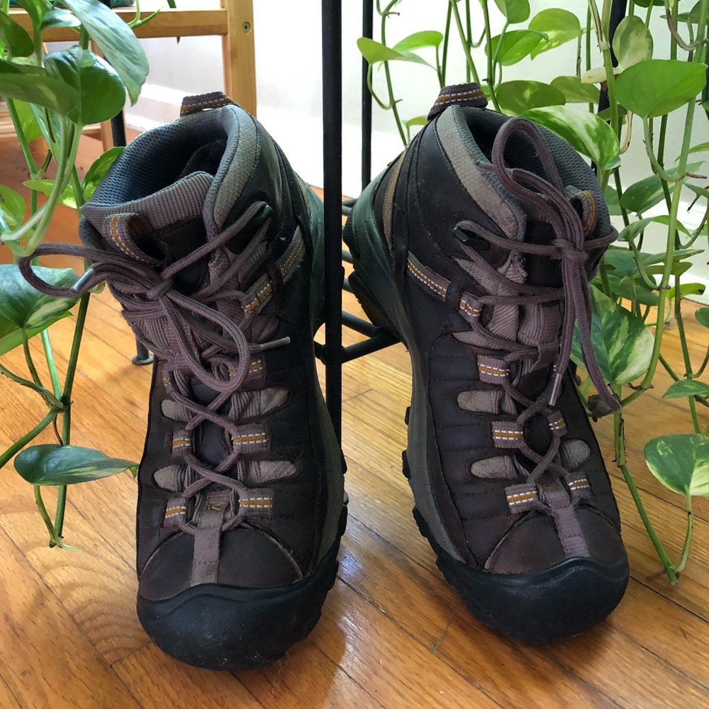 Keen hiking boots 8.5